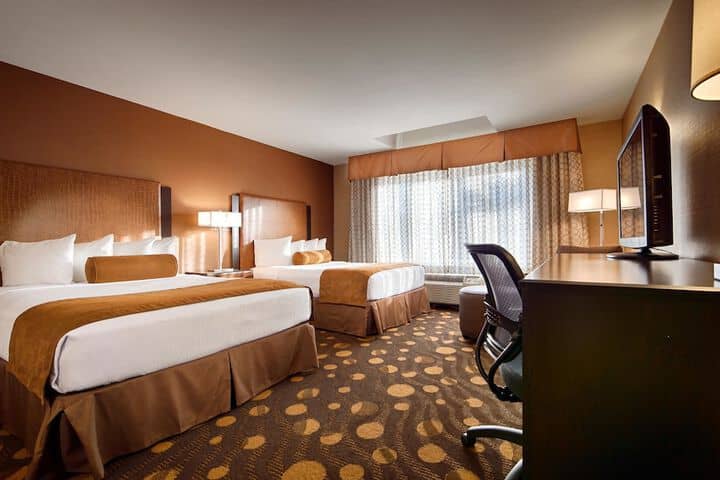 Room 8 of 33