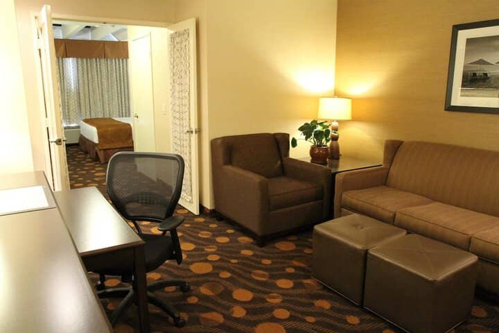 Room 10 of 33